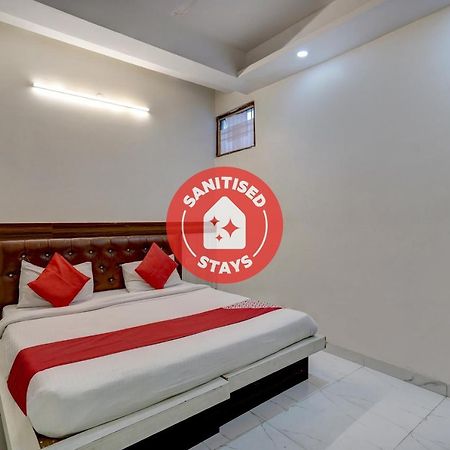 Oyo 78981 The Diamond Nest Noida Exteriör bild
