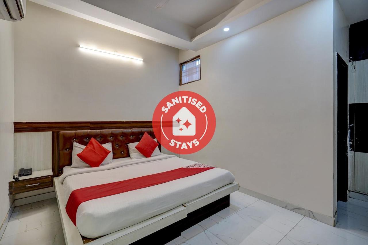 Oyo 78981 The Diamond Nest Noida Exteriör bild