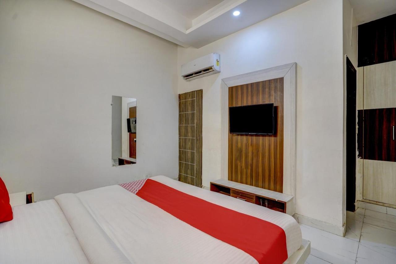 Oyo 78981 The Diamond Nest Noida Exteriör bild