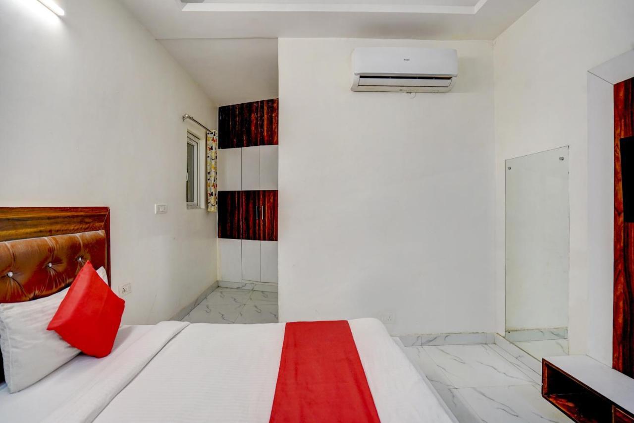 Oyo 78981 The Diamond Nest Noida Exteriör bild