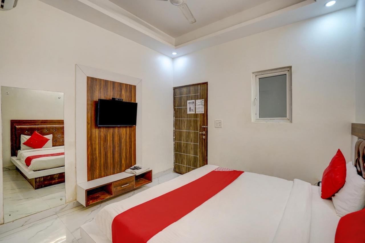Oyo 78981 The Diamond Nest Noida Exteriör bild