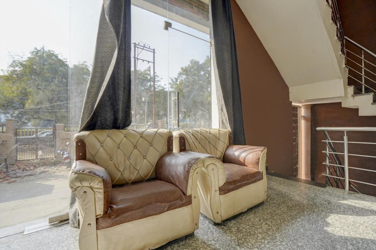 Oyo 78981 The Diamond Nest Noida Exteriör bild