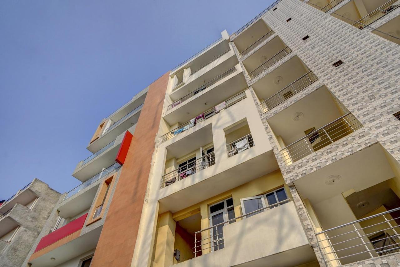 Oyo 78981 The Diamond Nest Noida Exteriör bild