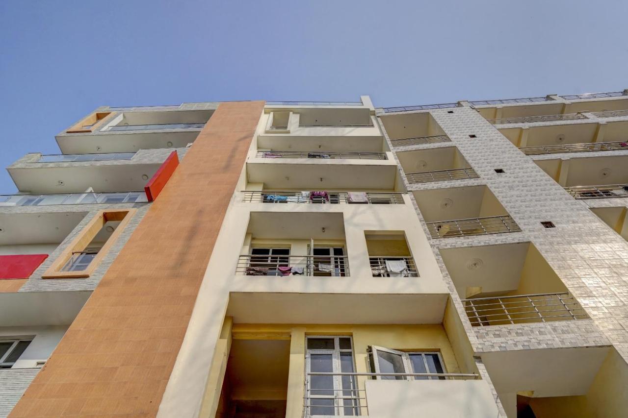Oyo 78981 The Diamond Nest Noida Exteriör bild