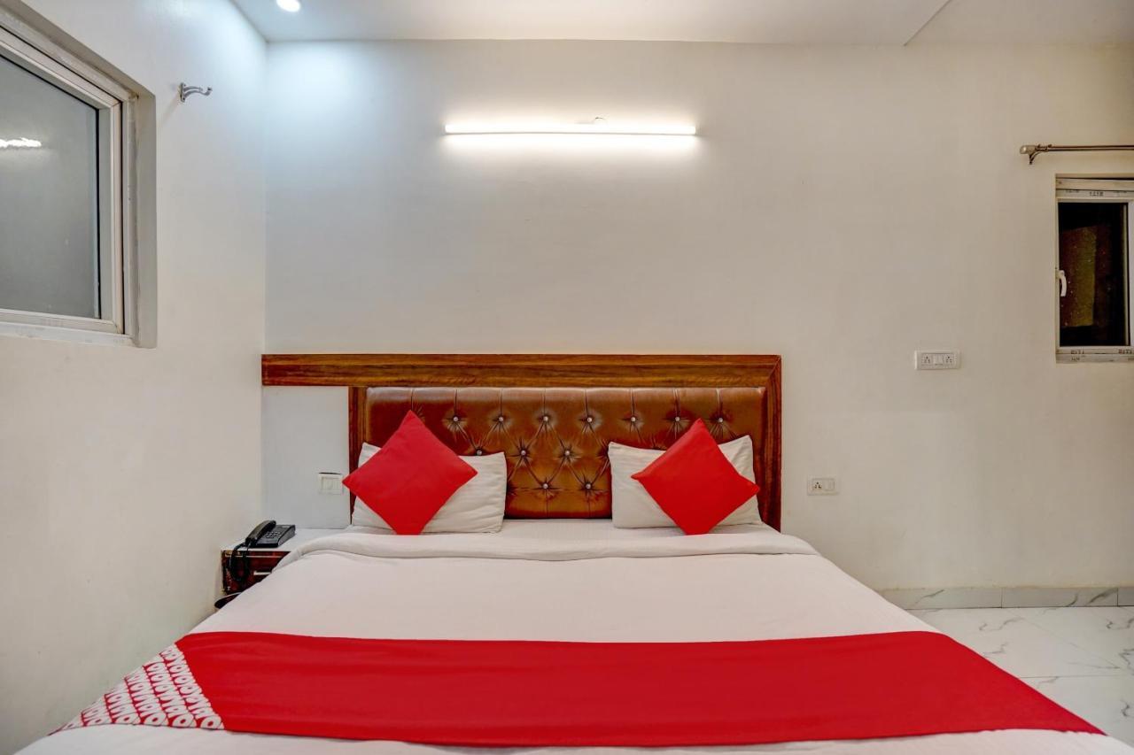 Oyo 78981 The Diamond Nest Noida Exteriör bild